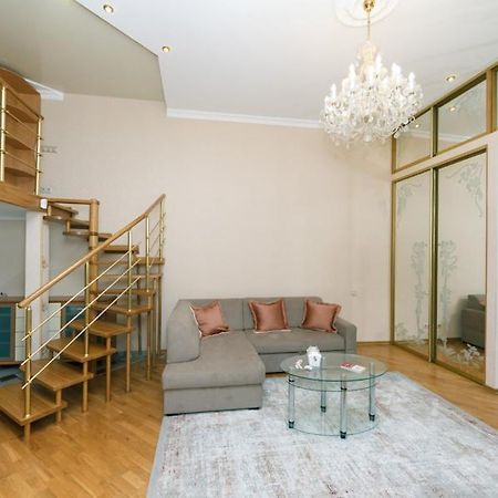 Stylish Two-Level Flat 2 Min From Khreschatyk Kiev Luaran gambar