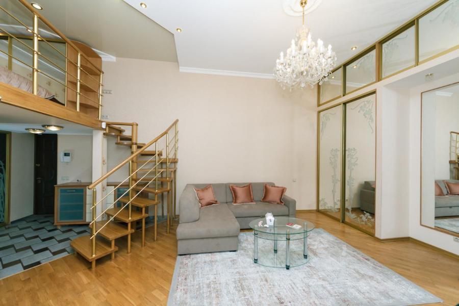 Stylish Two-Level Flat 2 Min From Khreschatyk Kiev Luaran gambar