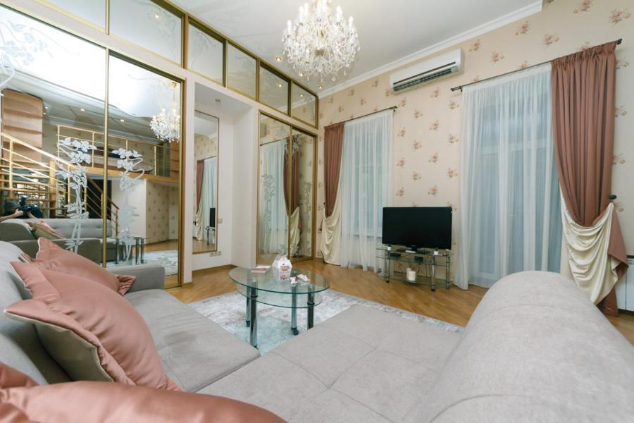 Stylish Two-Level Flat 2 Min From Khreschatyk Kiev Luaran gambar