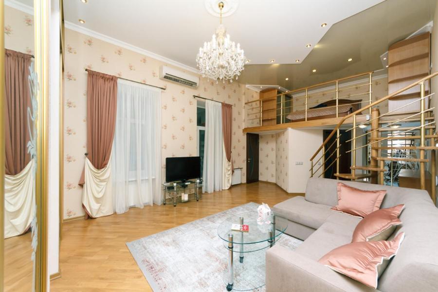 Stylish Two-Level Flat 2 Min From Khreschatyk Kiev Luaran gambar