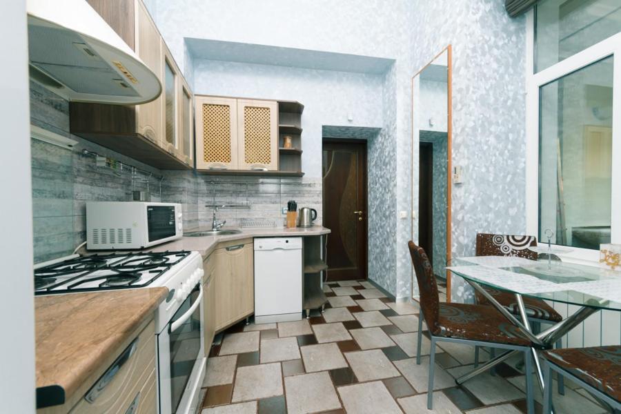 Stylish Two-Level Flat 2 Min From Khreschatyk Kiev Luaran gambar